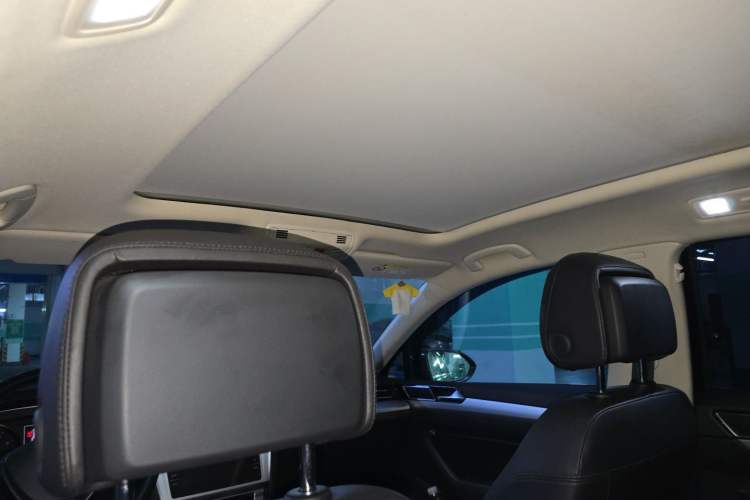 Used Volkswagen Variant 2018 380TSI Two-Wheel Drive Comfort Edition Headliner