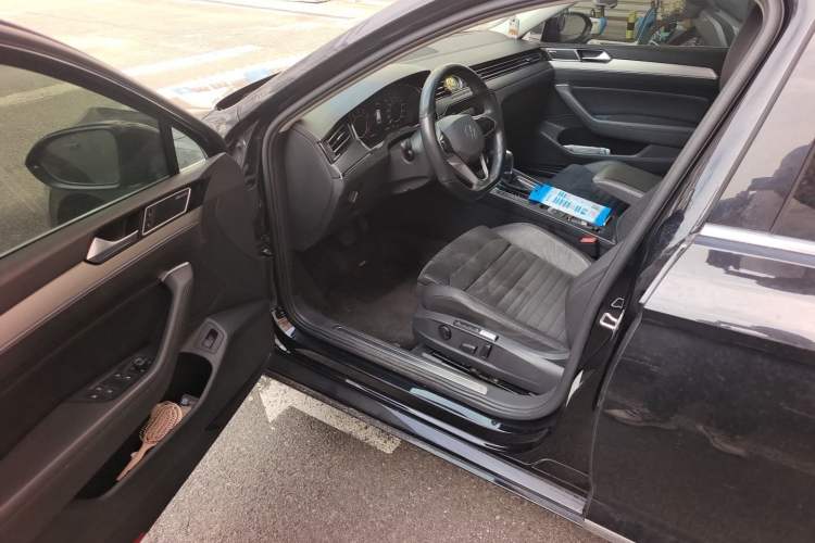 Used Volkswagen Variant 2018 380TSI Two-Wheel Drive Comfort Edition Interior 3