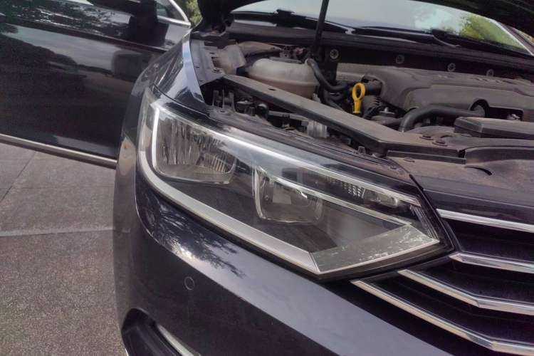 Used Volkswagen Variant 2018 380TSI Two-Wheel Drive Comfort Edition Right Front Headlight