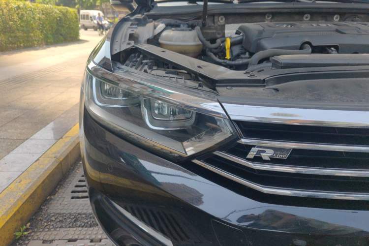 Used Volkswagen Variant 2018 380TSI Two-Wheel Drive R-Line Version Right Front Headlight