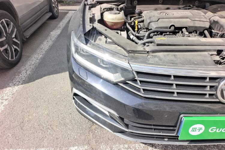 Used Volkswagen Variant 2018 380TSI Two-Wheel Drive Comfort Edition Right Front Headlight