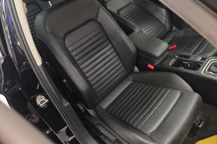 Used Volkswagen Variant 2018 380TSI Two-Wheel Drive Comfort Edition Right Front Seat
