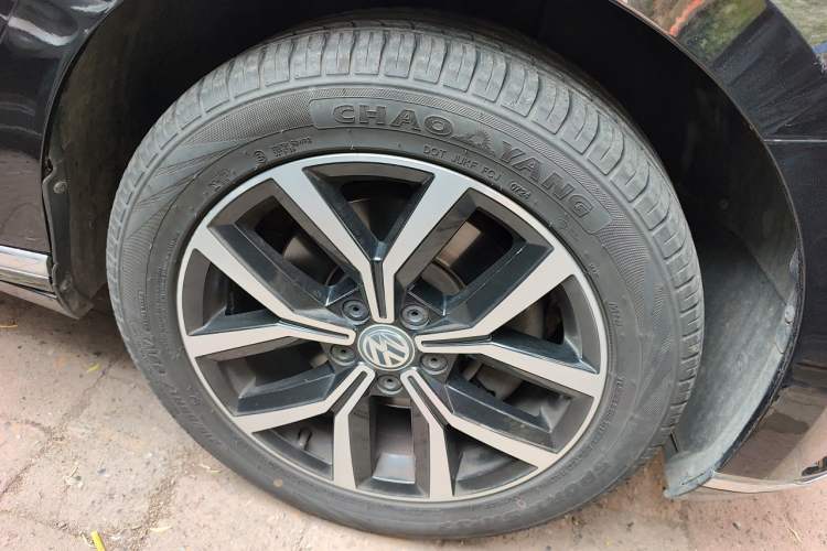 Used Volkswagen Variant 2018 380TSI Two-Wheel Drive Comfort Edition Right Front Wheel Hub