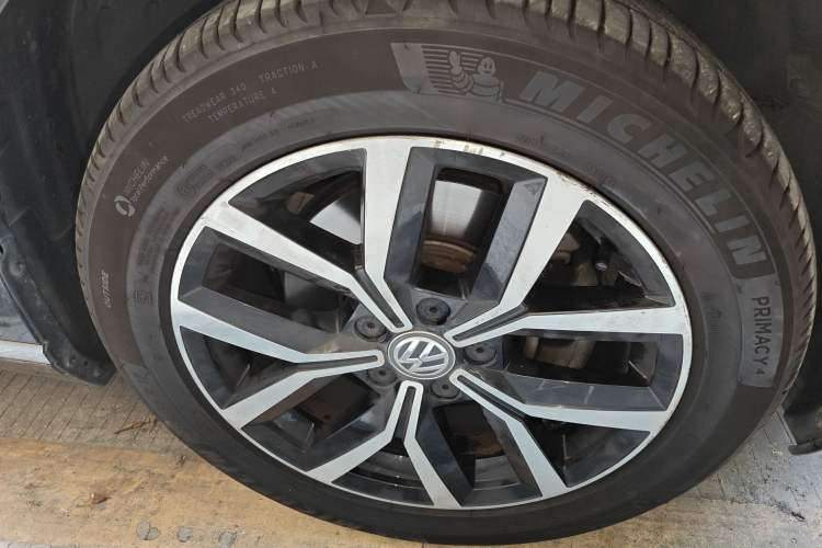Used Volkswagen Variant 2018 380TSI Two-Wheel Drive Comfort Edition Right Front Wheel Hub