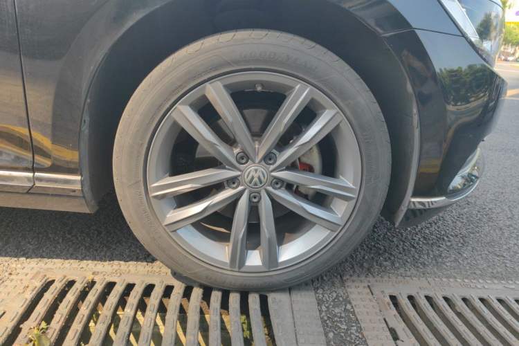 Used Volkswagen Variant 2018 380TSI Two-Wheel Drive R-Line Version Right Front Wheel Hub