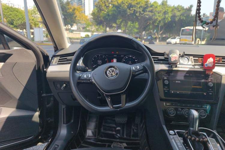 Used Volkswagen Variant 2018 380TSI Two-Wheel Drive R-Line Version Steering Wheel