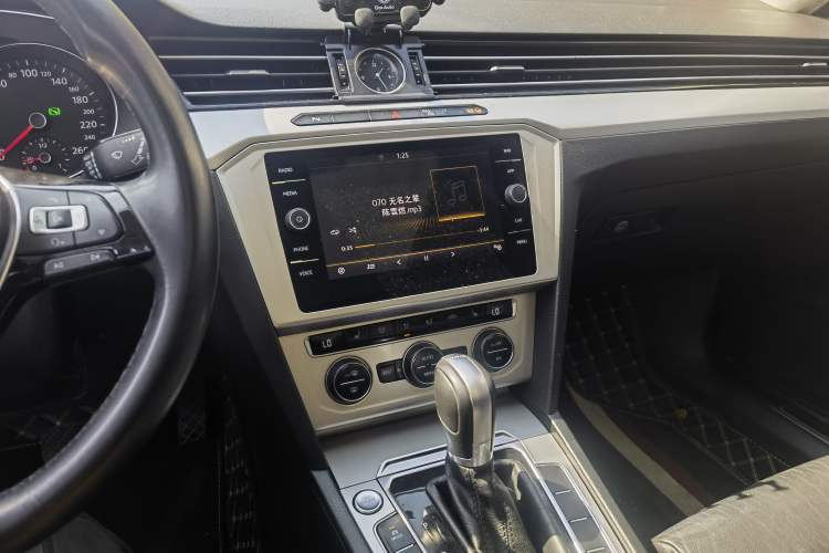 Used Volkswagen Variant 2018 380TSI Two-Wheel Drive Comfort Edition Audio And AC Panel