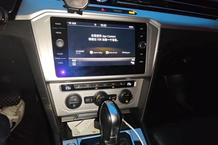 Used Volkswagen Variant 2018 380TSI Two-Wheel Drive Comfort Edition Audio And AC Panel