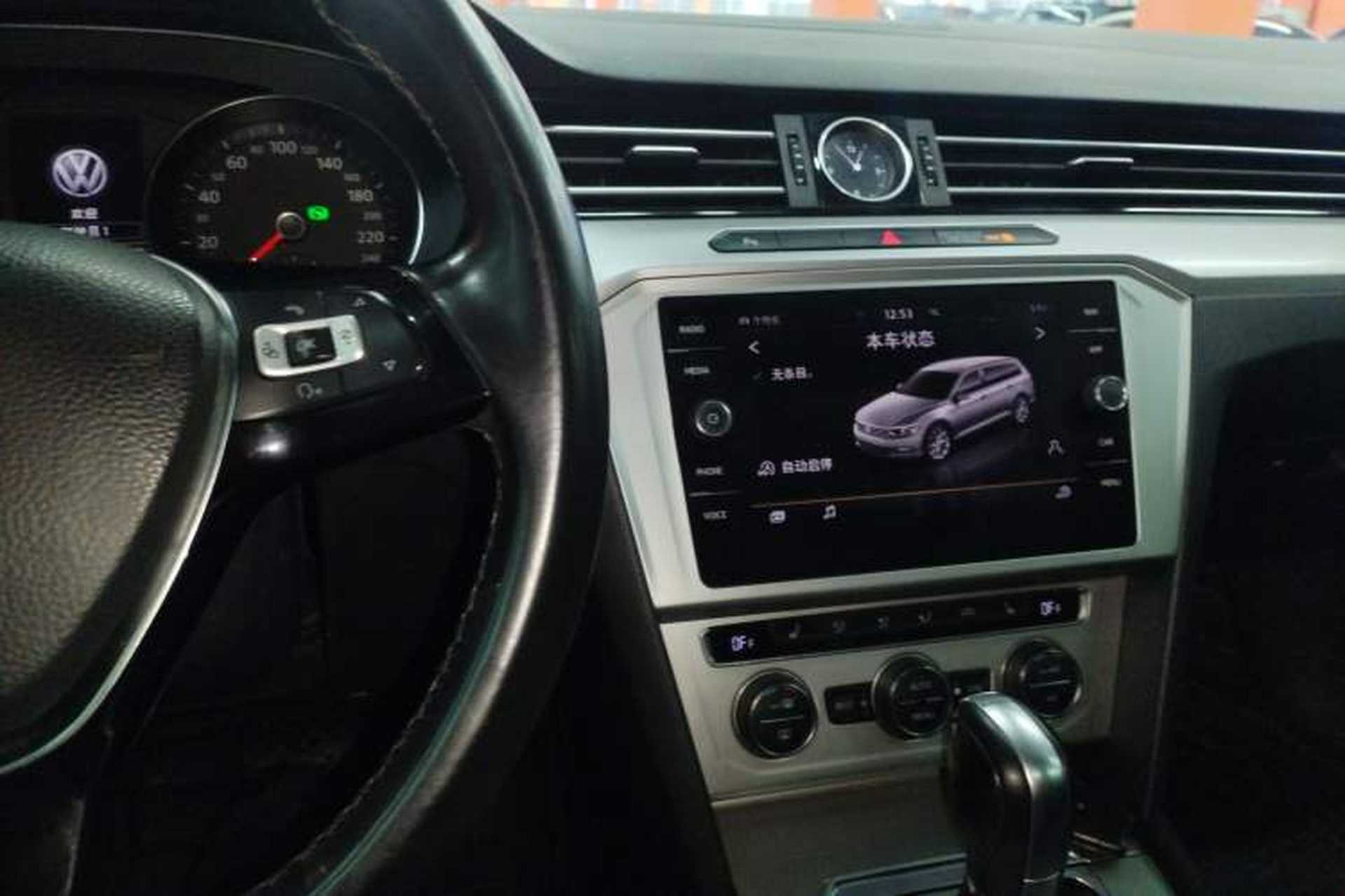Used Volkswagen Variant 2018 380TSI Two-Wheel Drive Comfort Edition Audio And AC Panel