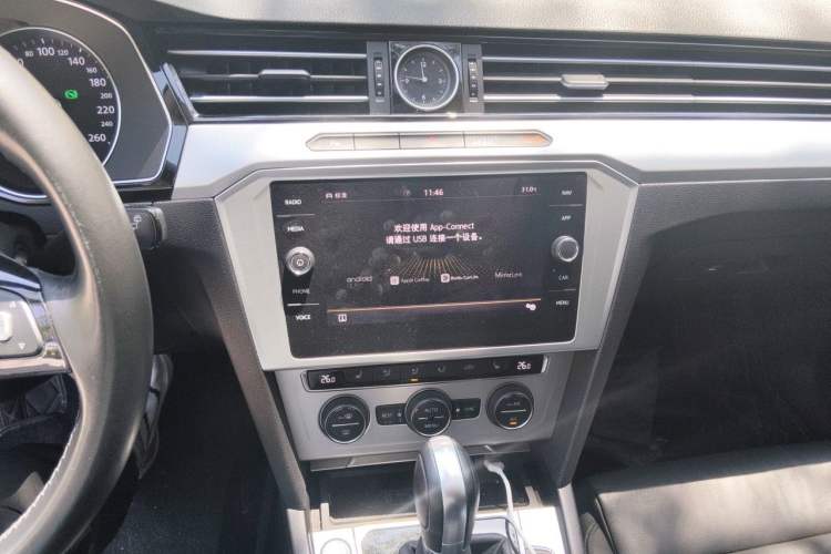 Used Volkswagen Variant 2018 380TSI Two-Wheel Drive Comfort Edition Audio And AC Panel