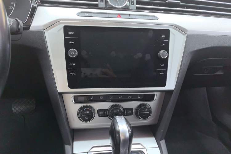 Used Volkswagen Variant 2018 380TSI Two-Wheel Drive Comfort Edition Audio And AC Panel