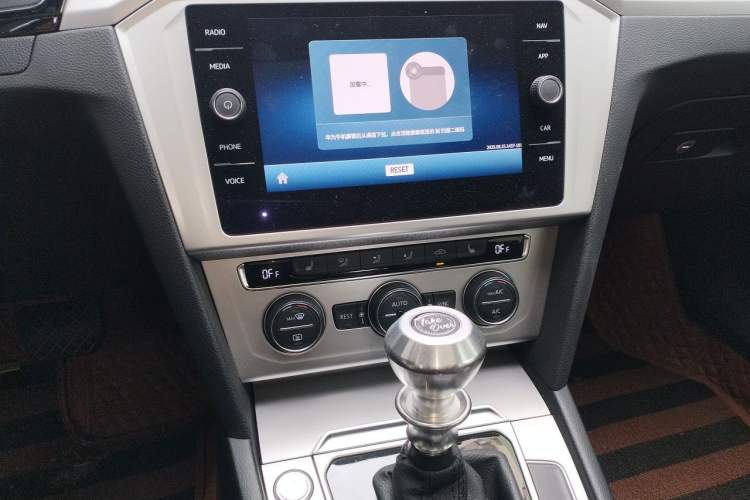 Used Volkswagen Variant 2018 380TSI Two-Wheel Drive Comfort Edition Audio And AC Panel