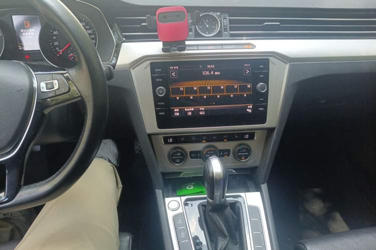 Used Volkswagen Variant 2018 380TSI Two-Wheel Drive Comfort Edition Audio And AC Panel