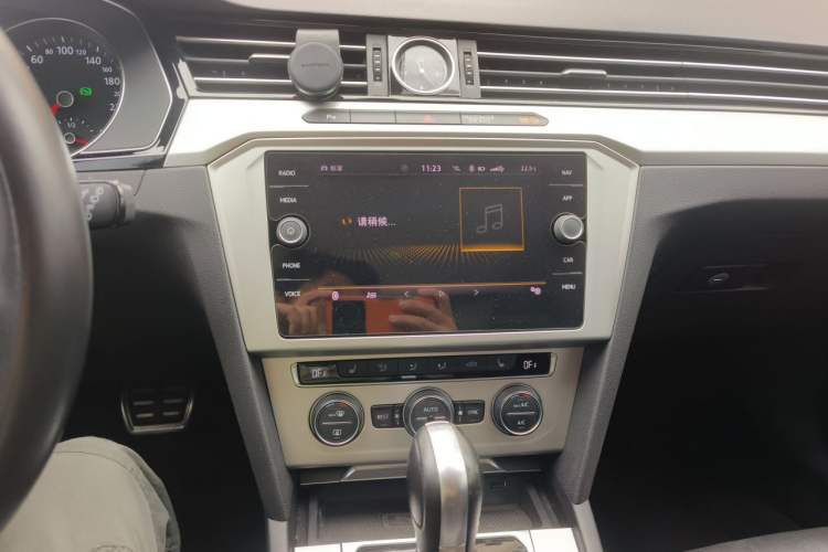 Used Volkswagen Variant 2018 380TSI Two-Wheel Drive Comfort Edition Audio And AC Panel