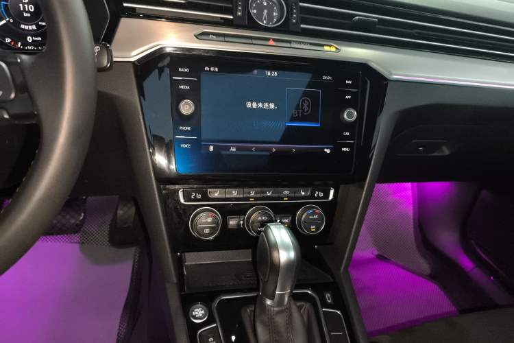 Used Volkswagen Variant 2018 380TSI Two-Wheel Drive Comfort Edition Audio And AC Panel