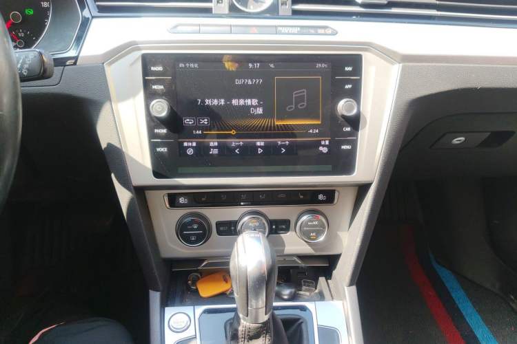 Used Volkswagen Variant 2018 380TSI Two-Wheel Drive Comfort Edition Audio And AC Panel