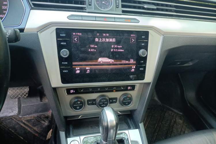 Used Volkswagen Variant 2018 380TSI Two-Wheel Drive Comfort Edition Audio And AC Panel