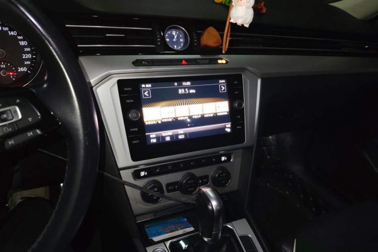 Used Volkswagen Variant 2018 380TSI Two-Wheel Drive Comfort Edition Audio And AC Panel