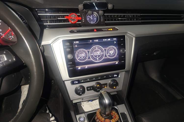 Used Volkswagen Variant 2018 380TSI Two-Wheel Drive Comfort Edition Audio And AC Panel
