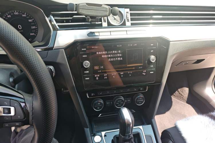 Used Volkswagen Variant 2018 380TSI Two-Wheel Drive Comfort Edition Audio And AC Panel