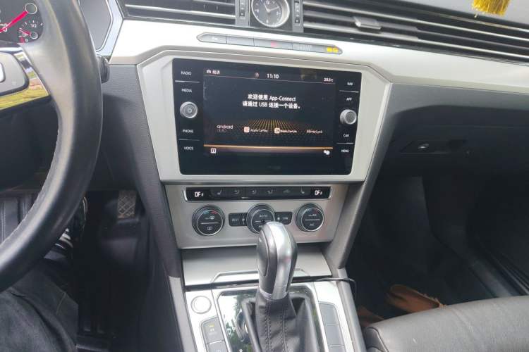 Used Volkswagen Variant 2018 380TSI Two-Wheel Drive Comfort Edition Audio And AC Panel