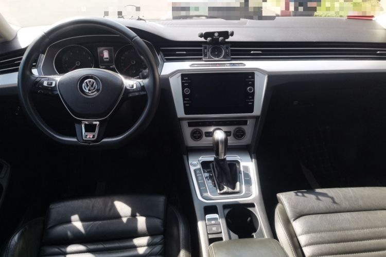 Used Volkswagen Variant 2018 380TSI Two-Wheel Drive Comfort Edition Center Console