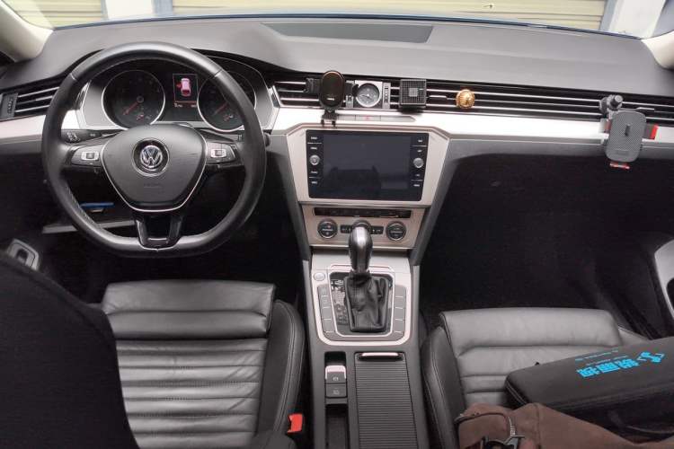 Used Volkswagen Variant 2018 380TSI Two-Wheel Drive Comfort Edition Center Console