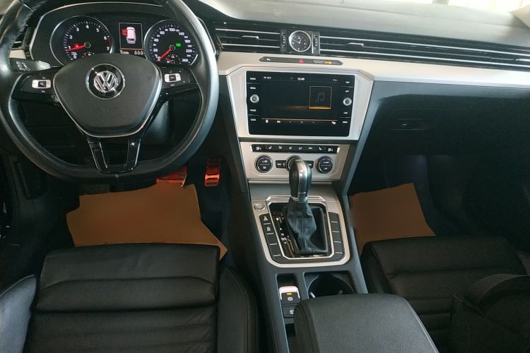 Used Volkswagen Variant 2018 380TSI Two-Wheel Drive Comfort Edition Center Console