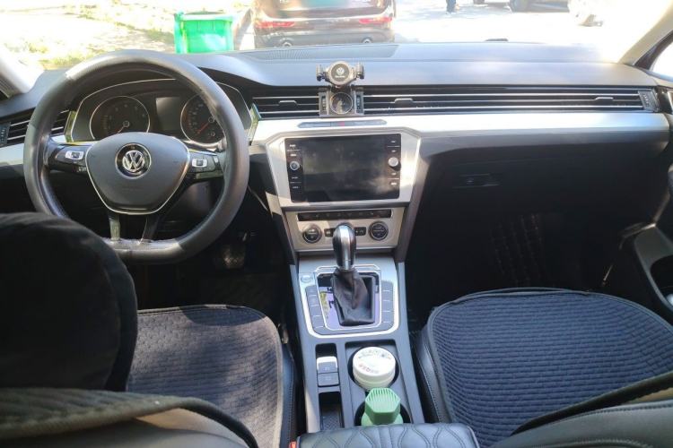 Used Volkswagen Variant 2018 380TSI Two-Wheel Drive Comfort Edition Center Console