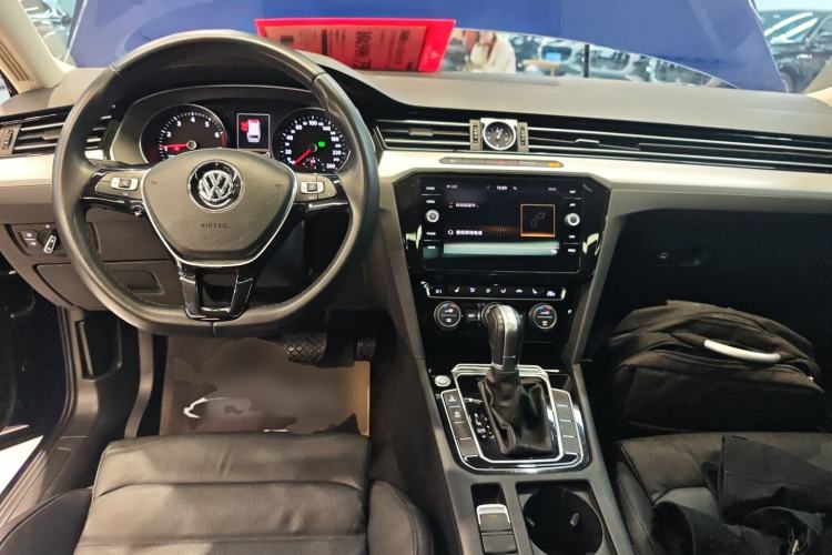 Used Volkswagen Variant 2018 380TSI Two-Wheel Drive Comfort Edition Center Console