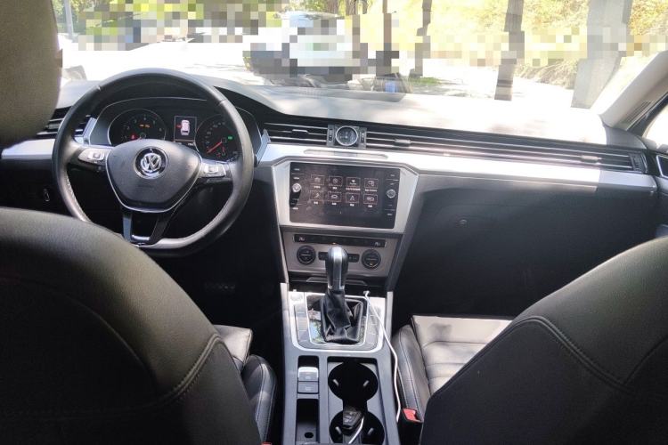 Used Volkswagen Variant 2018 380TSI Two-Wheel Drive Comfort Edition Center Console