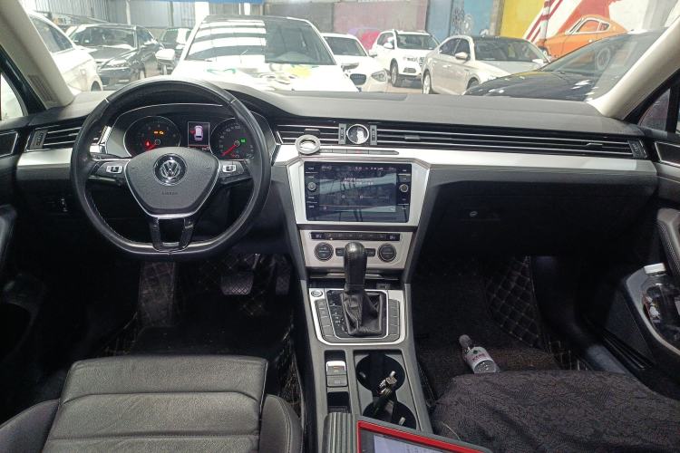 Used Volkswagen Variant 2018 380TSI Two-Wheel Drive Comfort Edition Center Console