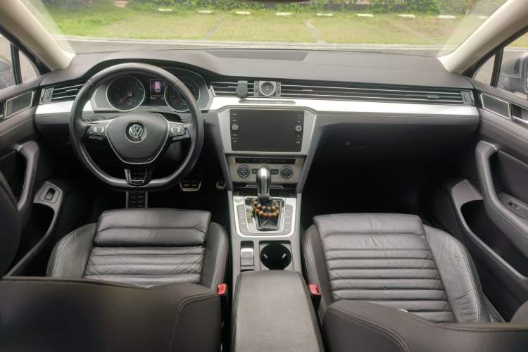 Used Volkswagen Variant 2018 380TSI Two-Wheel Drive Comfort Edition Center Console