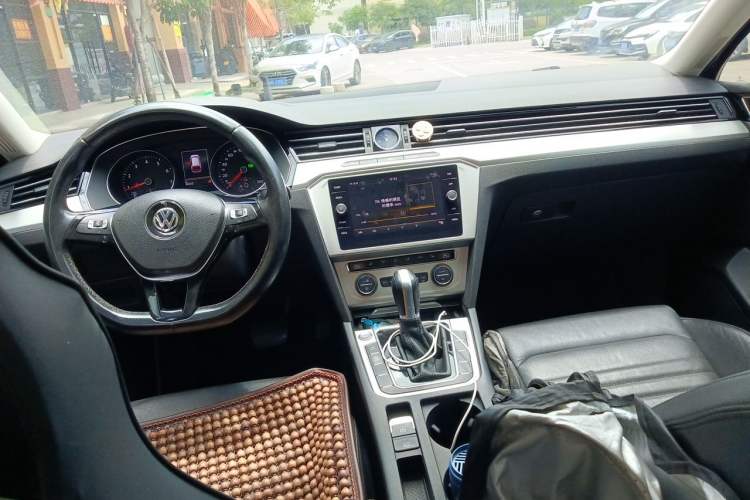 Used Volkswagen Variant 2018 380TSI Two-Wheel Drive Comfort Edition Center Console