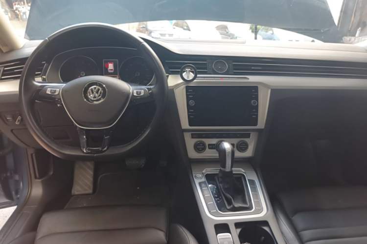 Used Volkswagen Variant 2018 380TSI Two-Wheel Drive Comfort Edition Center Console