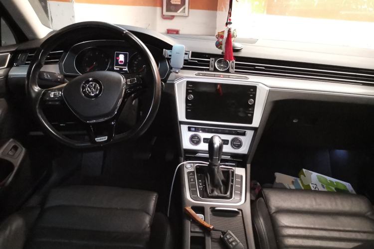 Used Volkswagen Variant 2018 380TSI Two-Wheel Drive Comfort Edition Center Console