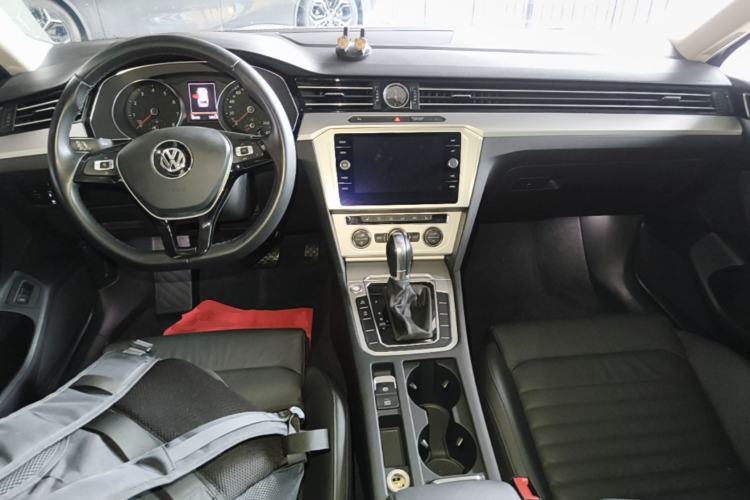 Used Volkswagen Variant 2018 380TSI Two-Wheel Drive Comfort Edition Center Console