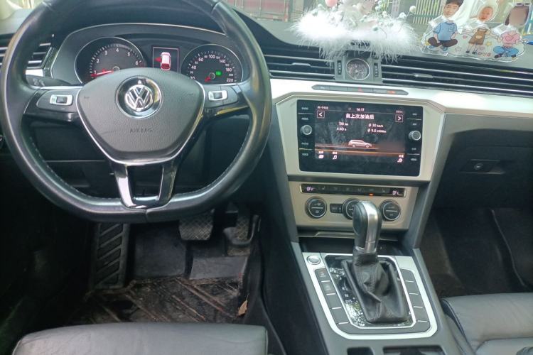 Used Volkswagen Variant 2018 380TSI Two-Wheel Drive Comfort Edition Center Console