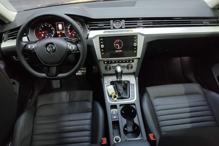 Used Volkswagen Variant 2018 380TSI Two-Wheel Drive Comfort Edition Center Console