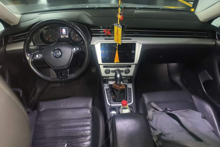 Used Volkswagen Variant 2018 380TSI Two-Wheel Drive Comfort Edition Center Console