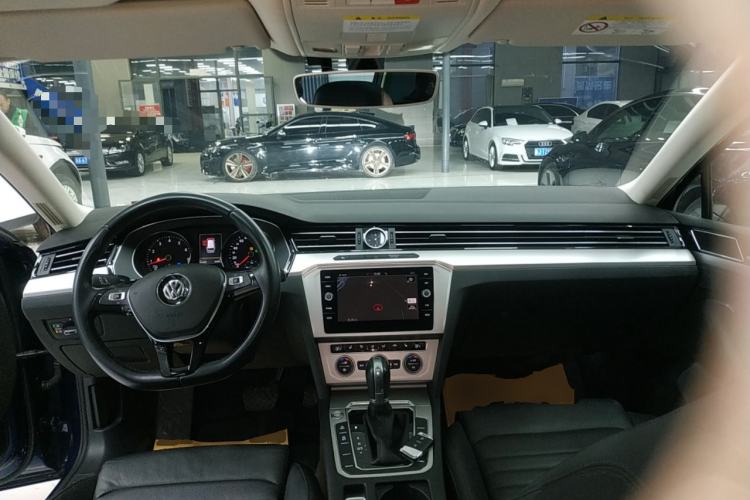 Used Volkswagen Variant 2018 380TSI Two-Wheel Drive Comfort Edition Center Console