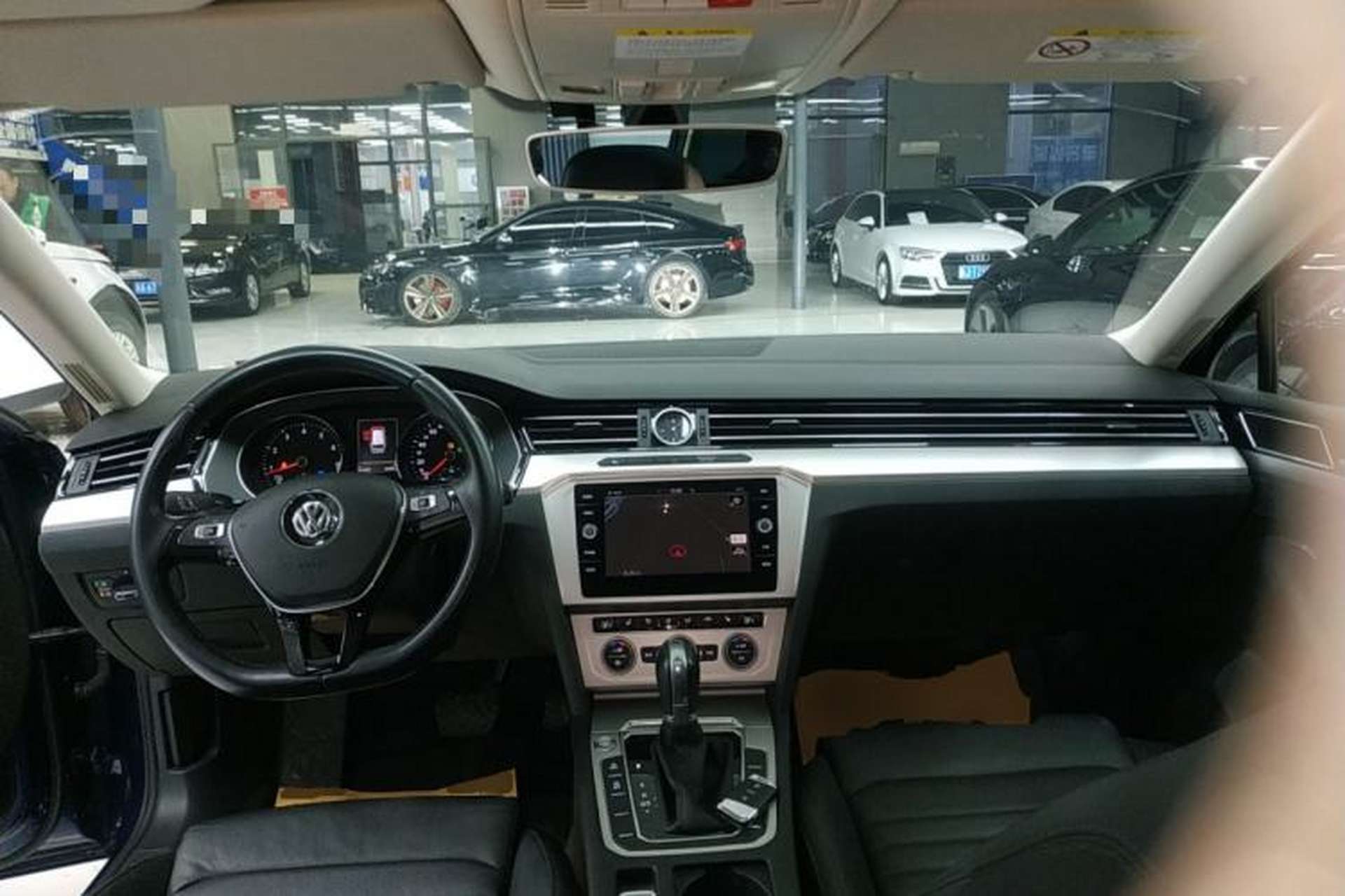 Used Volkswagen Variant 2018 380TSI Two-Wheel Drive Comfort Edition Center Console