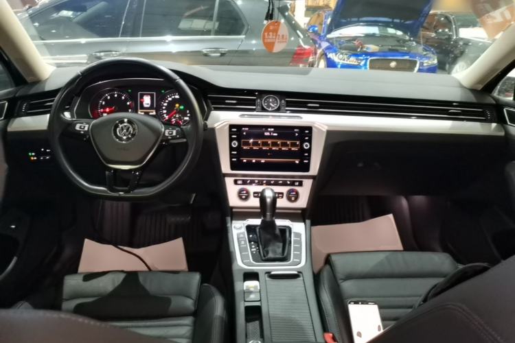 Used Volkswagen Variant 2018 380TSI Two-Wheel Drive Comfort Edition Center Console