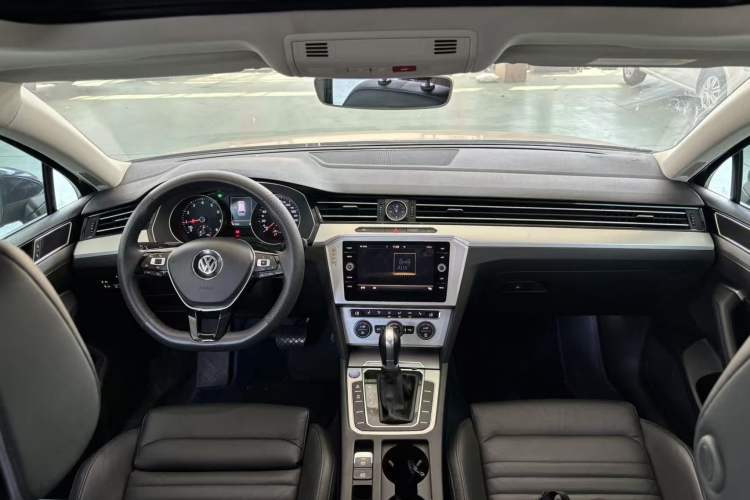 Used Volkswagen Variant 2018 380TSI Two-Wheel Drive Comfort Edition Center Console