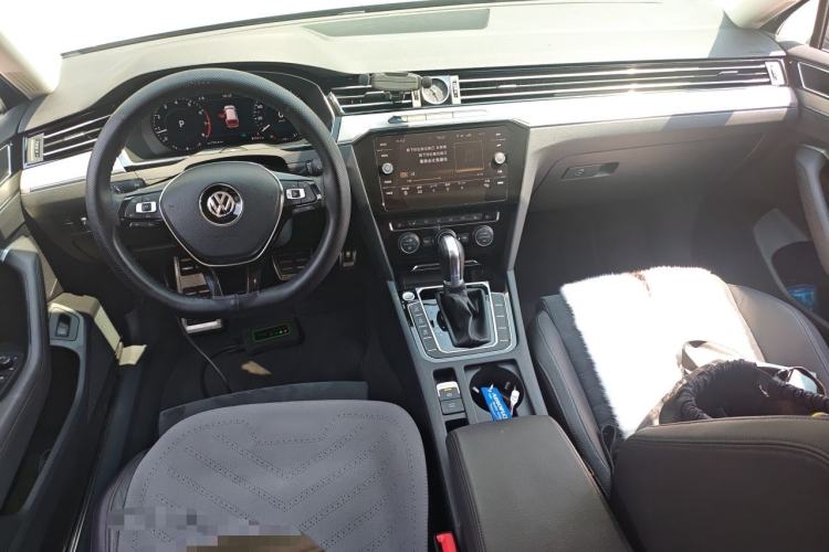 Used Volkswagen Variant 2018 380TSI Two-Wheel Drive Comfort Edition Center Console