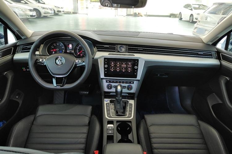 Used Volkswagen Variant 2018 380TSI Two-Wheel Drive Comfort Edition Center Console