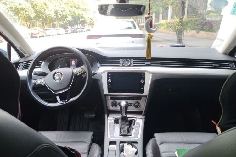 Used Volkswagen Variant 2018 380TSI Two-Wheel Drive Comfort Edition Center Console