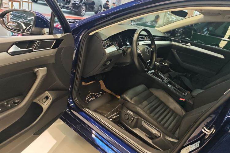 Used Volkswagen Variant 2018 380TSI Two-Wheel Drive Comfort Edition Driver Seat