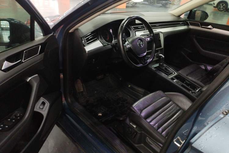 Used Volkswagen Variant 2018 380TSI Two-Wheel Drive Comfort Edition Driver Seat