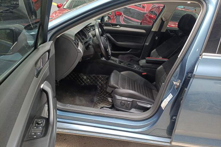 Used Volkswagen Variant 2018 380TSI Two-Wheel Drive Comfort Edition Driver Seat